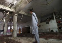 32 muertos y 140 heridos en explosión de una mezquita en Pakistán