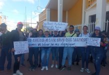 Docentes salen a la calle en Punto Fijo