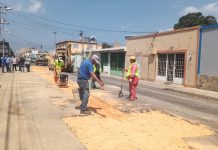 Corrigen fugas de agua y reparan vialidad en Carirubana