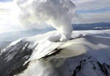 Volcán Nevado del Ruiz en Colombia registra sismos y emisión de cenizas