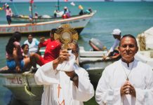 Pueblo de los Taques celebró Misa de Pascua y Bendición del Mar desde Amuay