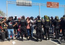 Perú impide la entrada a decenas de migrantes