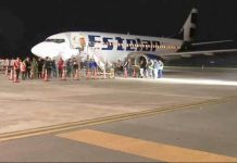 Avión con migrantes en frontera chilena-peruana despega hacia Venezuela