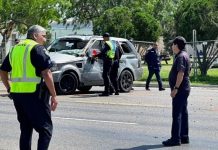 Aumenta a ocho el número de muertos arrollados frente a un refugio de Texas
