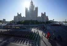 Putin llama a la «victoria» ante Ucrania en desfile militar