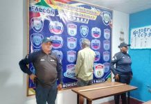 Aprehendido por golpear a una mujer con un palo de escoba