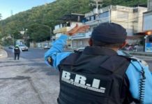 Localizan alijo de cocaína en una camioneta