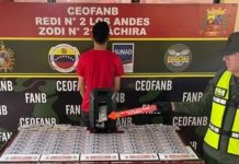 Detienen a hombre con 150.000 dólares falsos