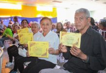 Abuelos de Carirubana se certifican en tecnología