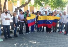 Jubilados y activos de la administración pública exigen salarios dignos