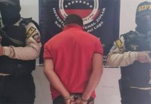 Embarazó a su hija adolescente