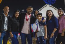 Director de educación, Larrys López, recibió Orden Cruz de Mayo