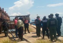 Hallan el cuerpo de un hombre flotando en un muelle