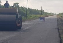 Siguen trabajos viales en Acosta con la colocación de 300 toneladas de asfalto