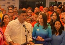 Freddy Superlano declina a favor de María Corina Machado