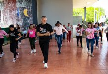 Con charla y bailoterapia sensibilizan a trabajadores de Falcón sobre el cáncer de mama