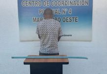 Golpeó a una mujer con un tubo