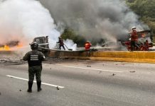 Al menos 17 vehículos se incendiaron en colisión