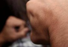 Agredió a su padre de 70 años