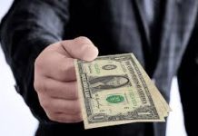 Ofrecía dinero a niñas a cambio de encuentros íntimos