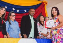 Reconocido el trabajo docente en Los Taques