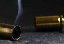 Balean a líder de calle por una bolsa