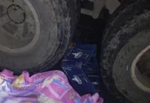 Murió atrapada entre las morochas de un camión