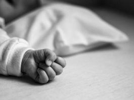 Asesinada niña de un año por su madre y padrastro