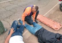 Así quedaron ellos al deslizar en una moto