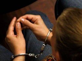 Bajo los efectos del alcohol agredió a su nieta