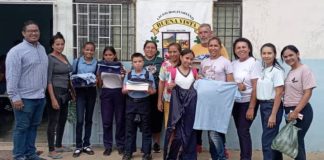 Estudiantes del municipio Falcón reciben uniformes escolares