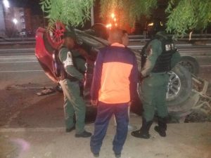 Lesionados comerciantes durante vuelco en Punta Cardón.