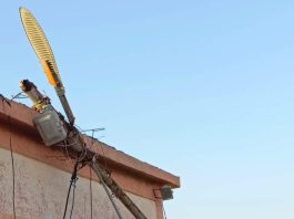 Poste caído en Las Margaritas deja sin luz a doce viviendas