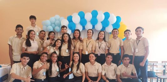 Estudiantes del LN Guadalupe Valles de Guigñan se destacaron en defensa de proyectos Estudiantes del Liceo Nacional Guadalupe Valles de Guigñan presentaron sus proyectos científicos.