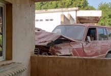 Perdió el control de la camioneta e impactó contra una pared