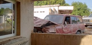 Perdió el control de la camioneta e impactó contra una pared