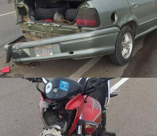 Colisión entre carro y moto dejó al motorizado lesionado