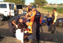 Joven se dio sus golpes durante deslizamiento de moto en Coro