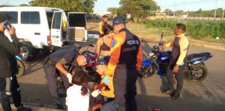Joven se dio sus golpes durante deslizamiento de moto en Coro