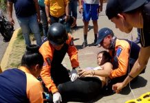 Lesionada pareja en deslizamiento de moto