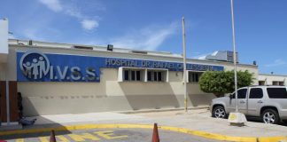 Perdió el control del carro y chocó contra un poste en Punto Fijo