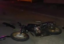 Pescador deslizó su moto en El Vínculo y se lesionó el rostro