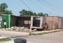 Camioneta quedó sin frenos e impactó con una vivienda en Creolandia