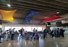 Precios de los pasajes aéreos se dispara en 300%