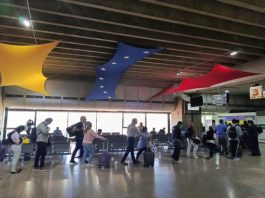 Precios de los pasajes aéreos se dispara en 300%