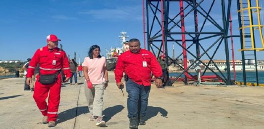 Delcy Rodríguez inspeccionó la refinería de Paraguaná