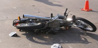 Dos hermanos rodaron de la moto en Jacura