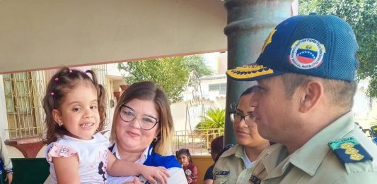 Hijos de funcionarios de Policarirubana beneficiados con jornada