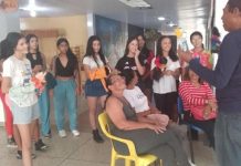 Máximo Reyes imparte conversatorio de animación