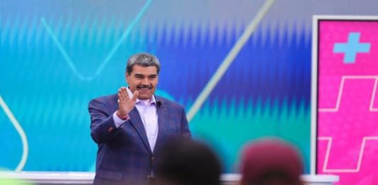 Maduro decreta las navidades desde el 1 de octubre en Venezuela Maduro: alcanzaremos las 6 mil comunas que necesita el país